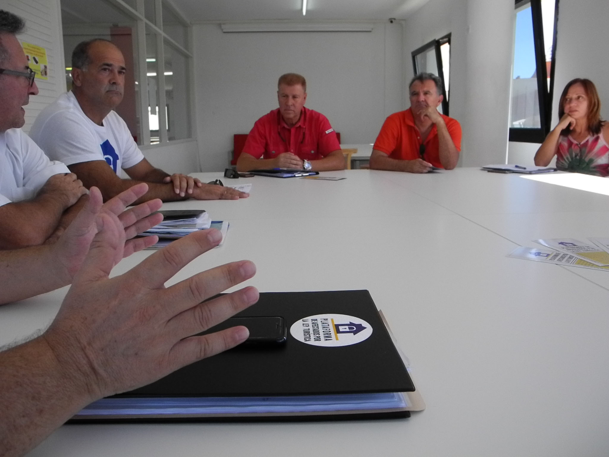 Reunión de la Plataforma de Afectados  con representantes de Sindicatos de los trabajadores, del Ayuntamiento de S. Bartolomé de Tirajana.